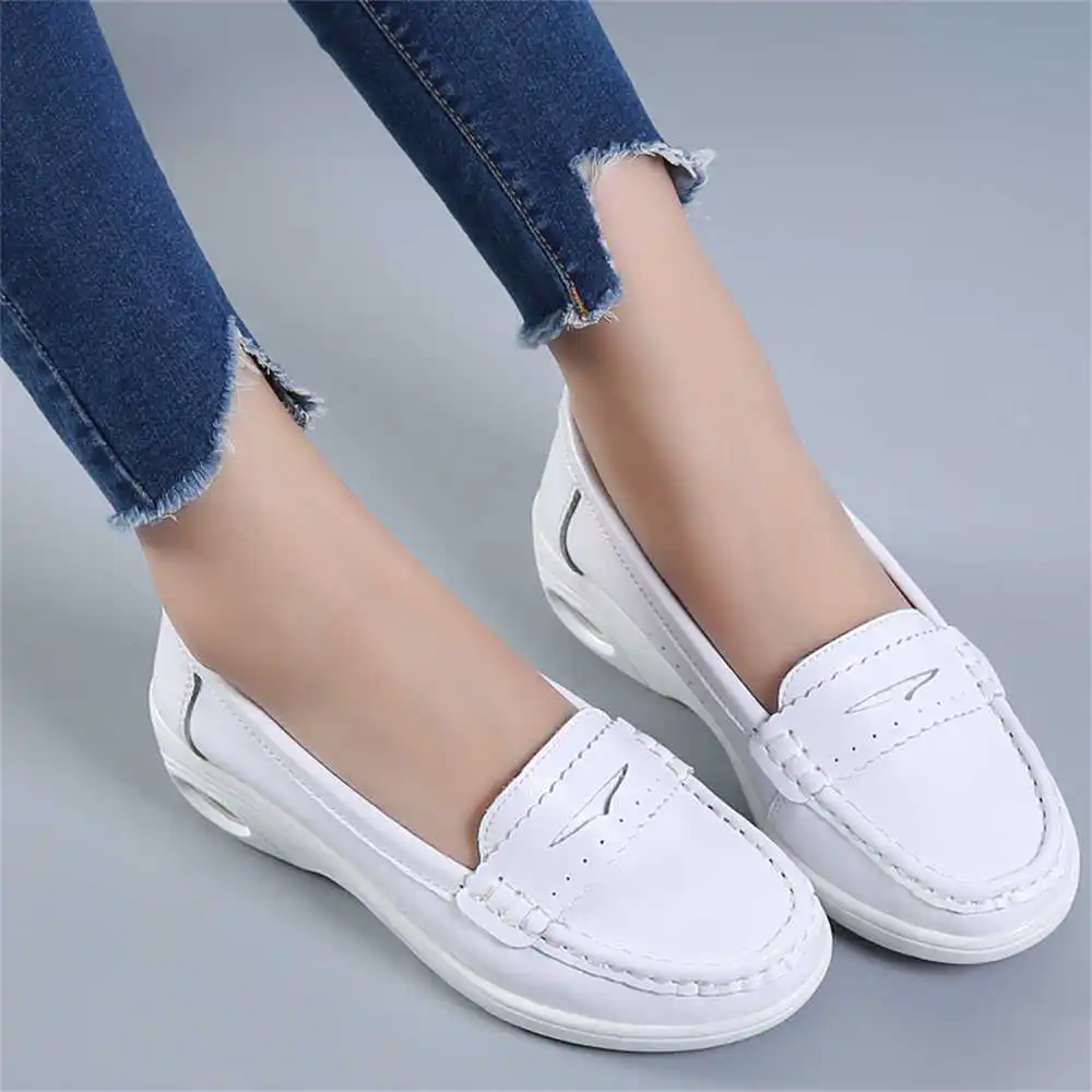Thick Sole Slipon White Traine - مراجعة Wedding Supply Superstore وسعره