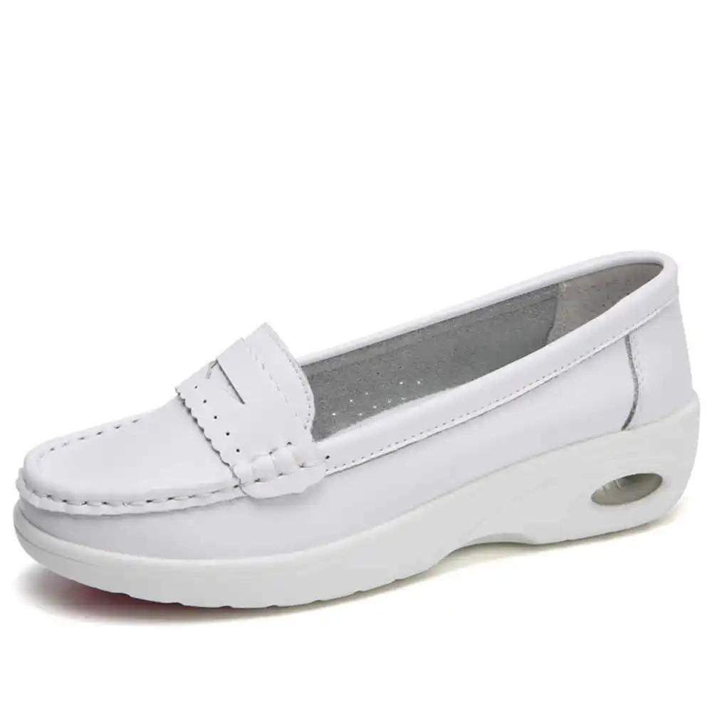 Thick Sole Slipon White Traine - مراجعة Wedding Supply Superstore وسعره