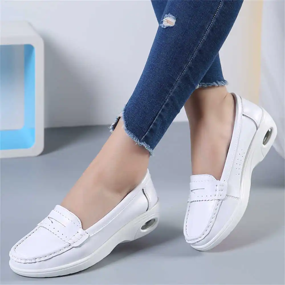 Thick Sole Slipon White Traine - مراجعة Wedding Supply Superstore وسعره